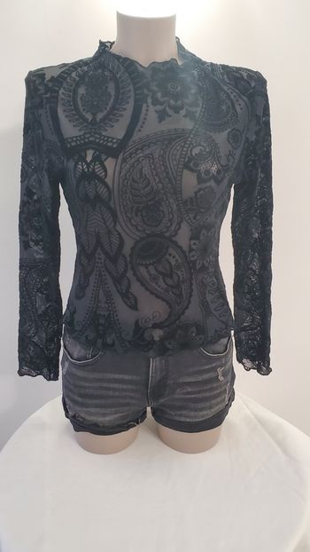 Haut semi-transparent taille M neuf 