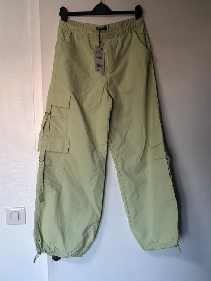 Superbe beau pantalon parachute vert 🍏 Zara neuf avec étiquette taille M - photo numéro 3