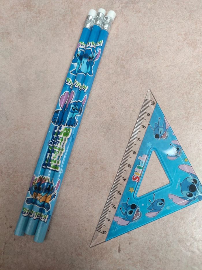 Lot Équerre triangle et Crayons Stitch