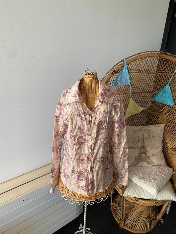 Chemise Mango taille XS/S crème avec motifs chinois fushia fleurs et inscriptions chinoises - photo numéro 2