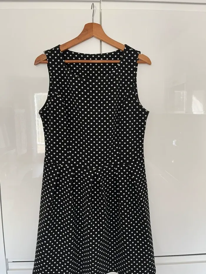 Robe 👗 noir et blanc sans manche XL - photo numéro 2