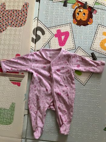 Vend grenouillere neuve Care taille 0 mois