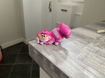 Figurine chat alice au pays des merveilles