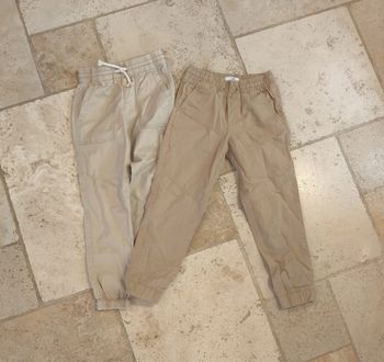 Lot 2 pantalons légers 8 ans.