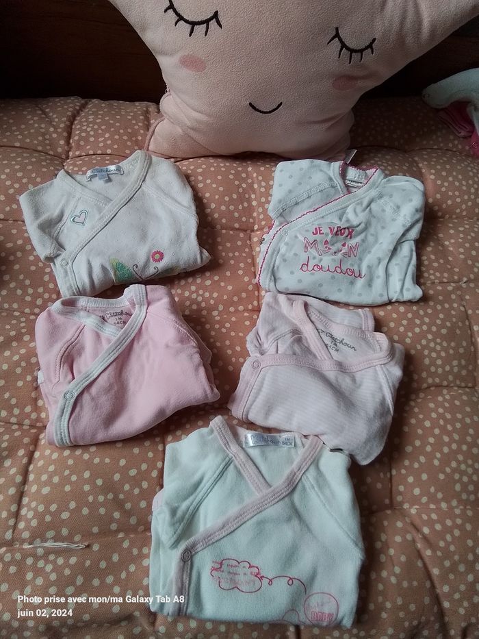 Lot bodys 1 mois fille