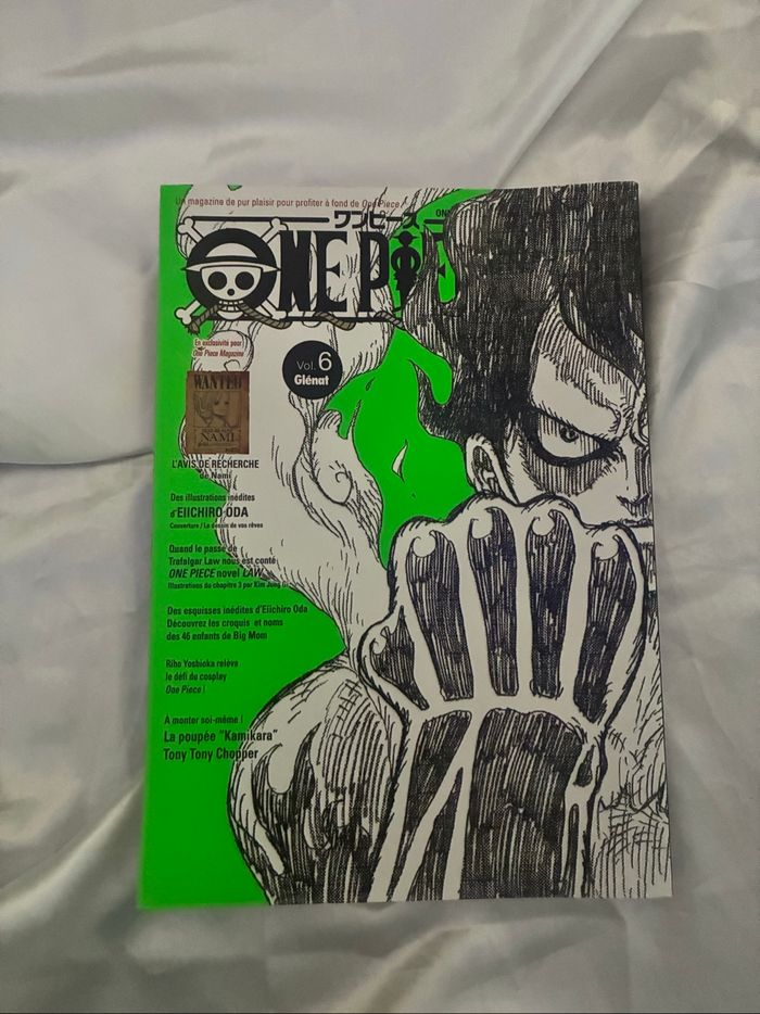 Livre magazine one pièce