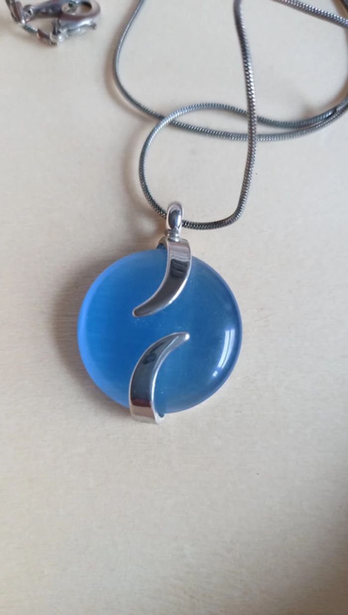 Collier avec pendentif bleu océan - photo numéro 2