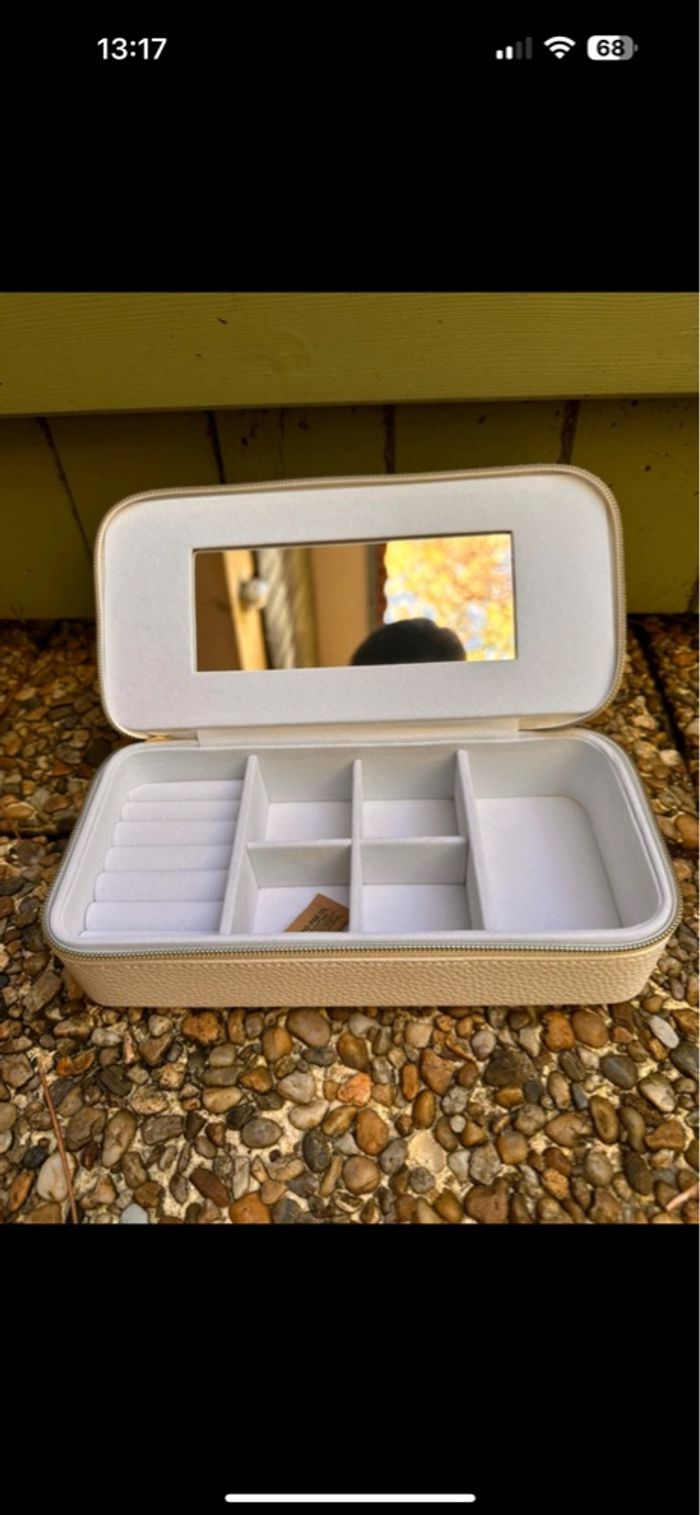 Boîte à bijoux blanche