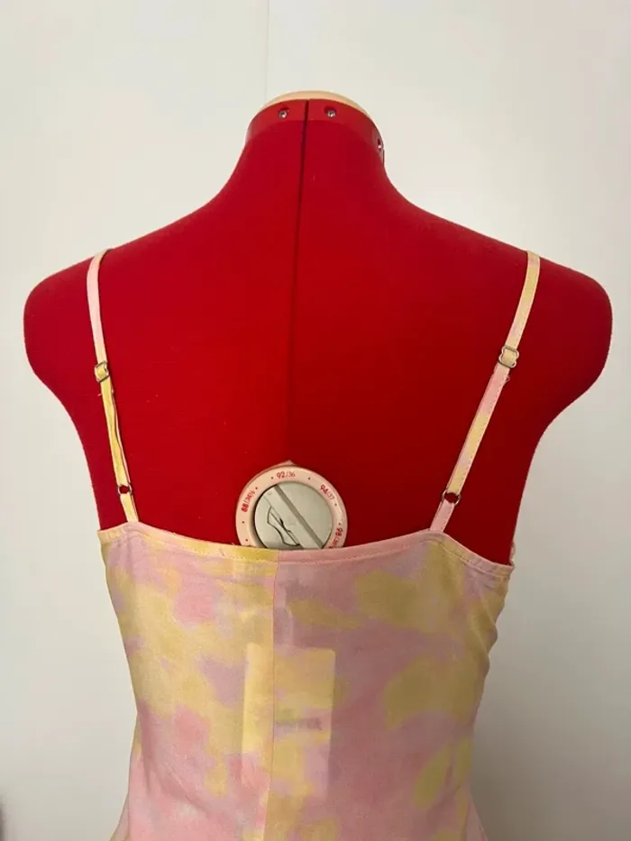 Robe midi à ouverture pastel jaune et rose Jennyfer - photo numéro 7
