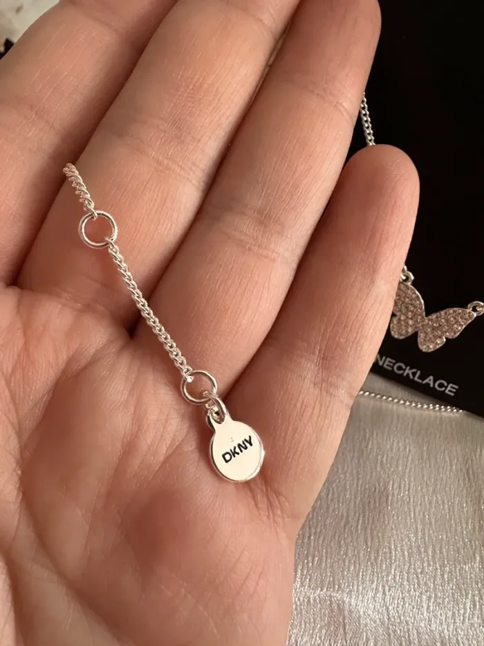🦋Collier papillon DKNY en argent – éclat raffiné - photo numéro 4