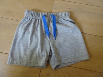 short léger gris 3 ans