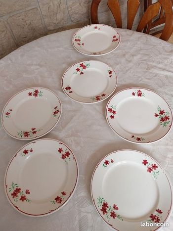 6 assiettes en faïence de Badonviller.  1 avec défaut,  voir photo.