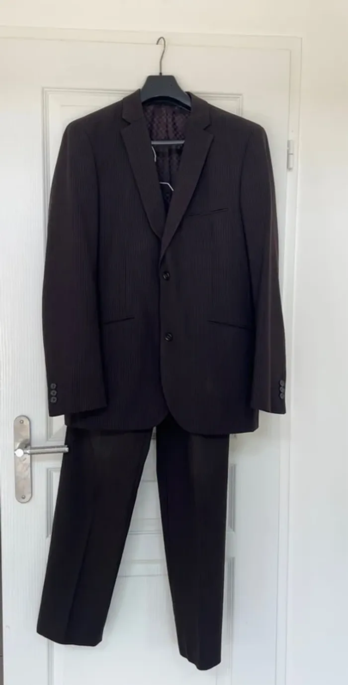 Costume Brice rayé marron foncé