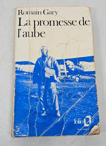 "La promesse de l'aube", de Romain Gary. 
Folio.
418 pages.
ISBN : 2.07.036373.2