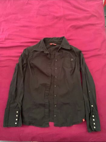 Très belle chemise noire cintrée EDC