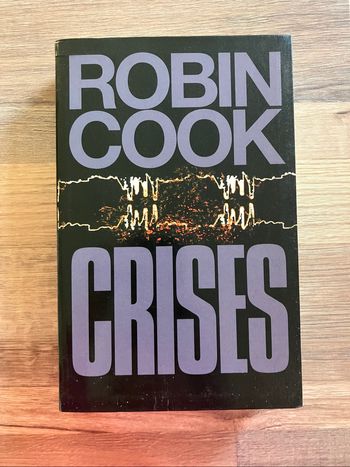 Livre broché-Robin Cook-Crises