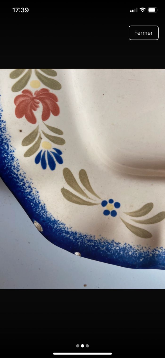 plat rectangulaire en faïence avec des motifs normands. - photo numéro 2