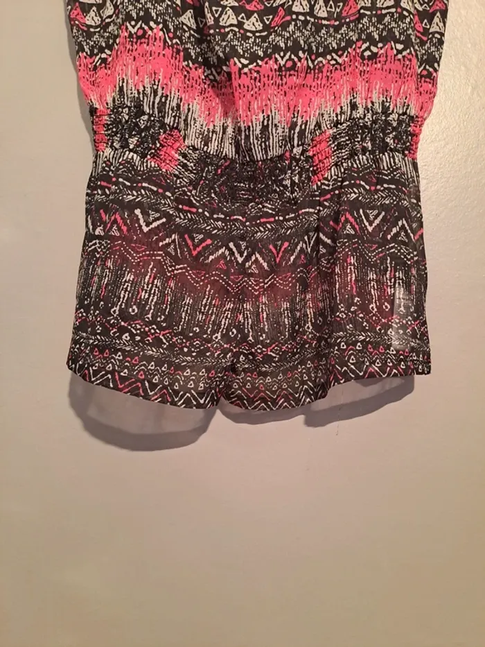 Combishort bustier noire et rose - Marque Jennyfer - Taille 40 - Parfait état. - photo numéro 5