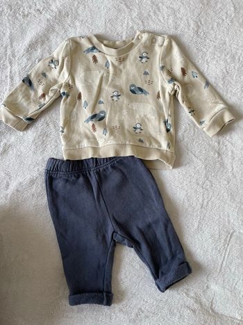 Ensemble pull + pantalon C&A - 1 mois