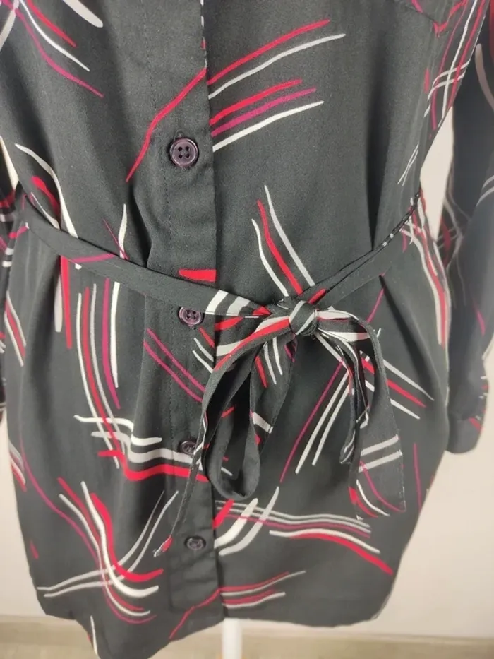 Blouse manches longues boutonnée noire motifs graphiques ceinture à nouer taille 44 Damart - photo numéro 6