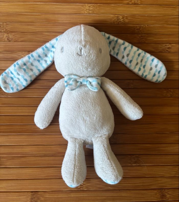 Doudou lapin crème écru noeud papillon klorane