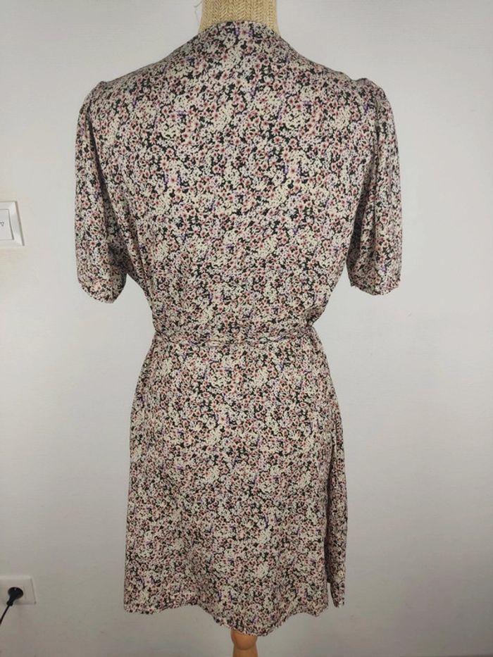 Robe mi-longue manches courtes boutonnée motif fleuri noir et pastel taille L Only - photo numéro 2
