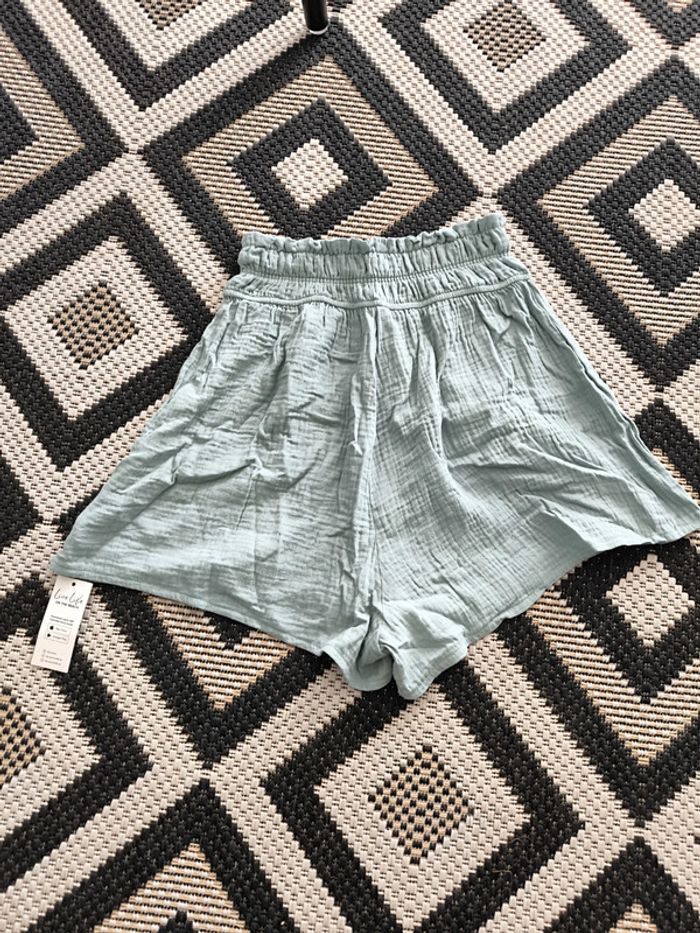 Short avec jambe évasée à smocks taille S (36) neuf