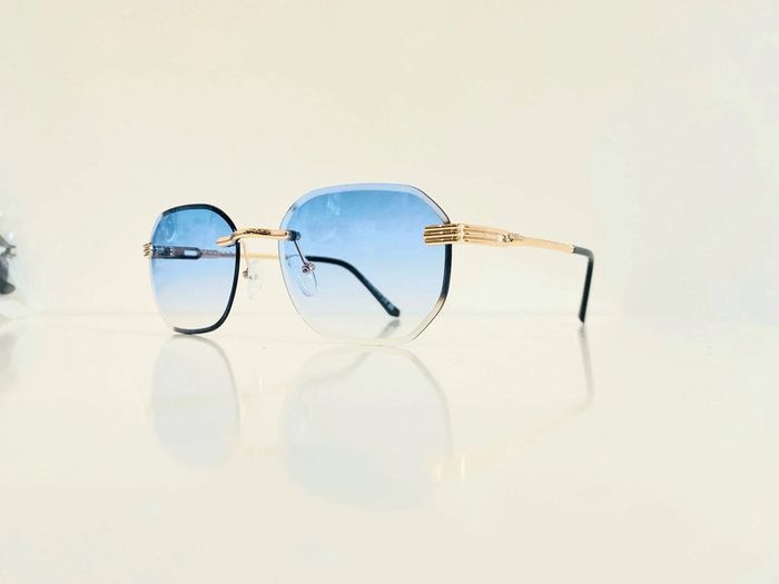 Lunette de soleil mixte percée dorée verres bleus dégradés UV protection catégorie 1