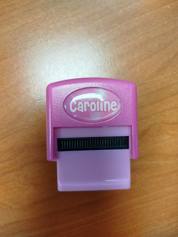 Tampon prénom "Caroline" couleur rose