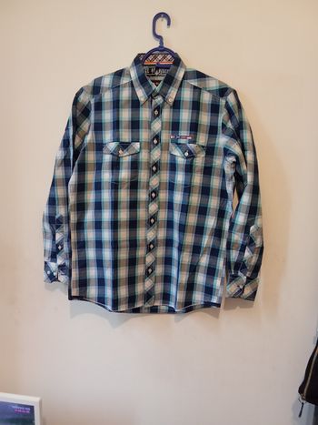 Chemise à manches longues couleur bleu qui a des bleu nuit taille M de marque.marvelis