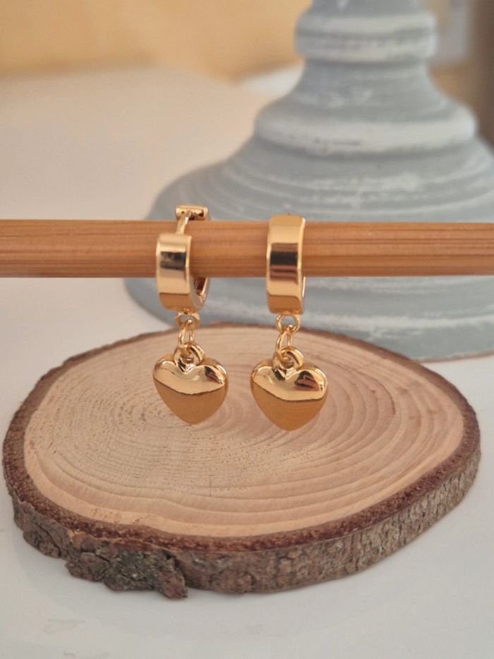 Jolies boucles d'oreilles avec cœur - photo numéro 3