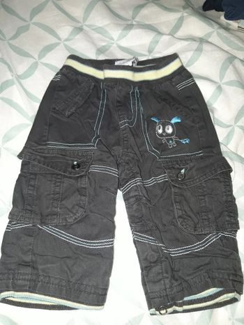 Pantalon marron et taille vert anis