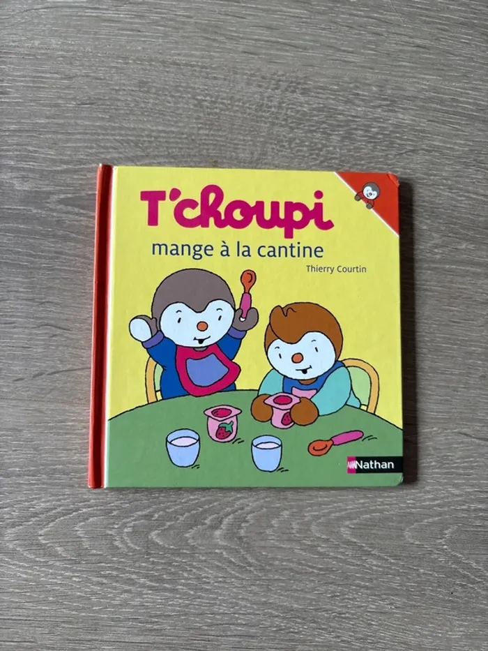 T'choupi mange à la cantine