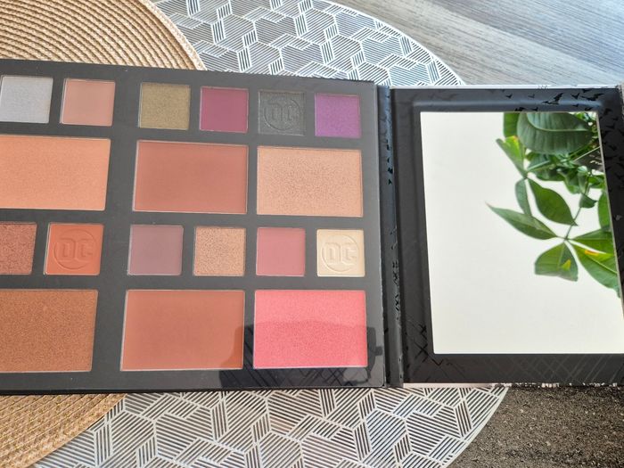 Palette fards et highlighter batman - photo numéro 4