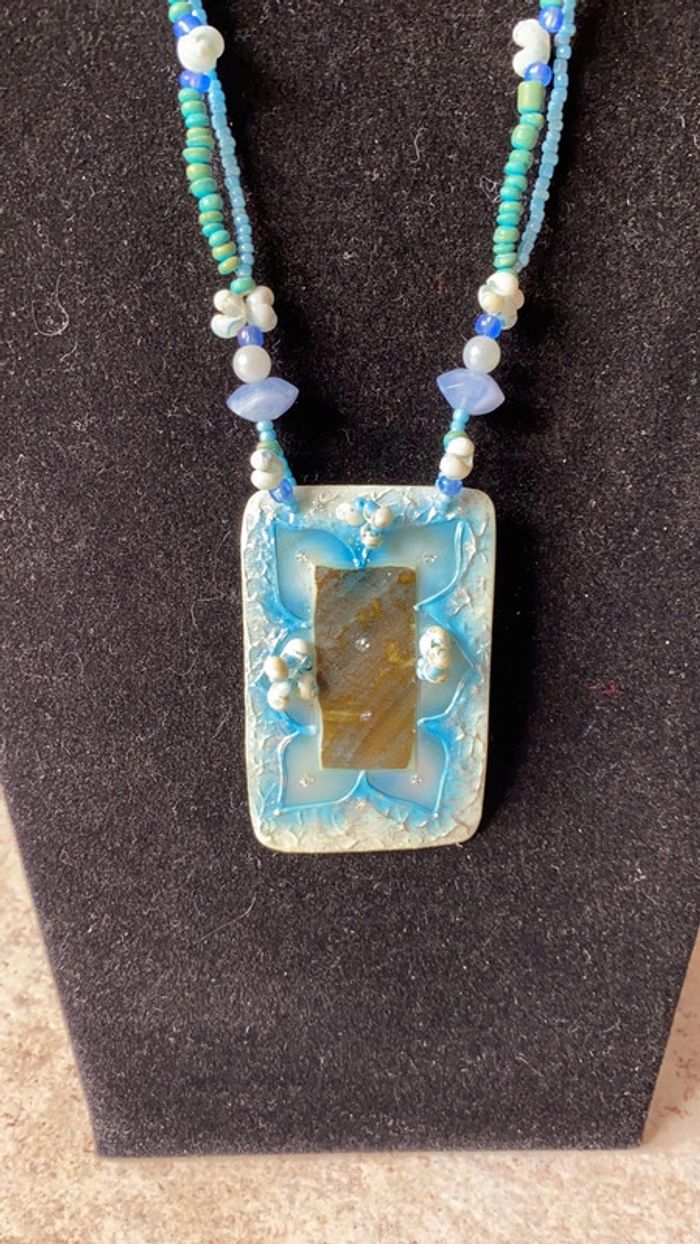 Collier fantaisie bleu avec pendentif - photo numéro 2
