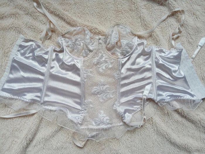 Porte jarretelles blanc dentelle - photo numéro 3