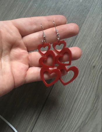 Boucles d’oreilles pendantes NEUVES pour forme de cœur couleur rouge foncé