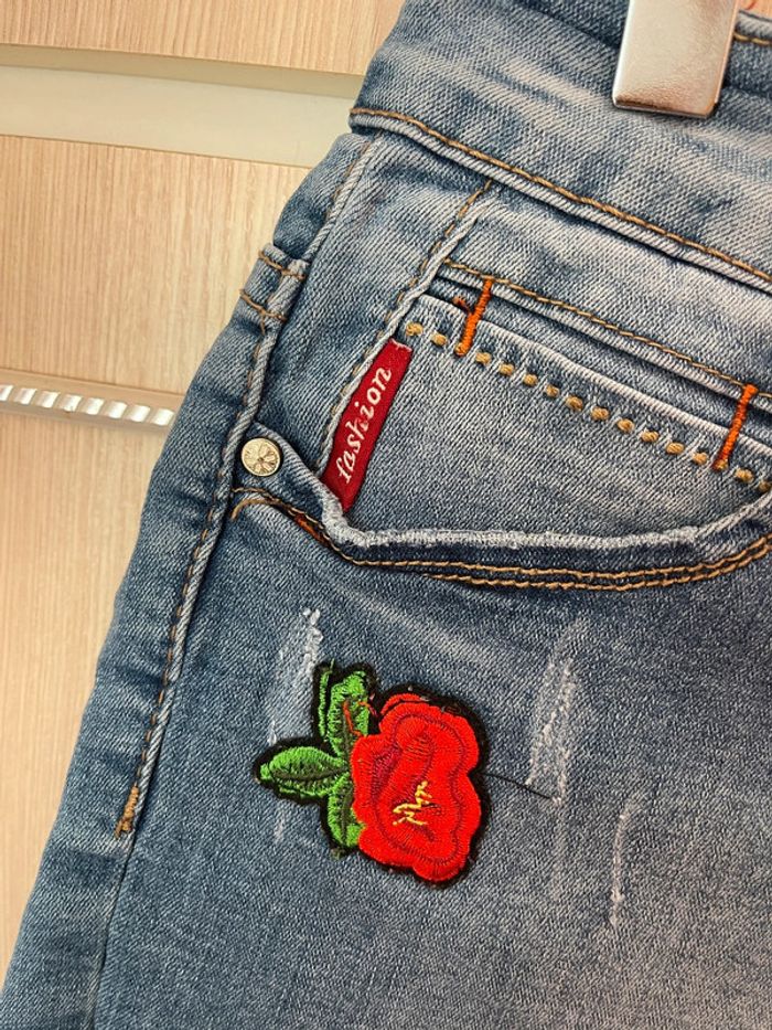 Short en jean brodé taille 40 - photo numéro 3