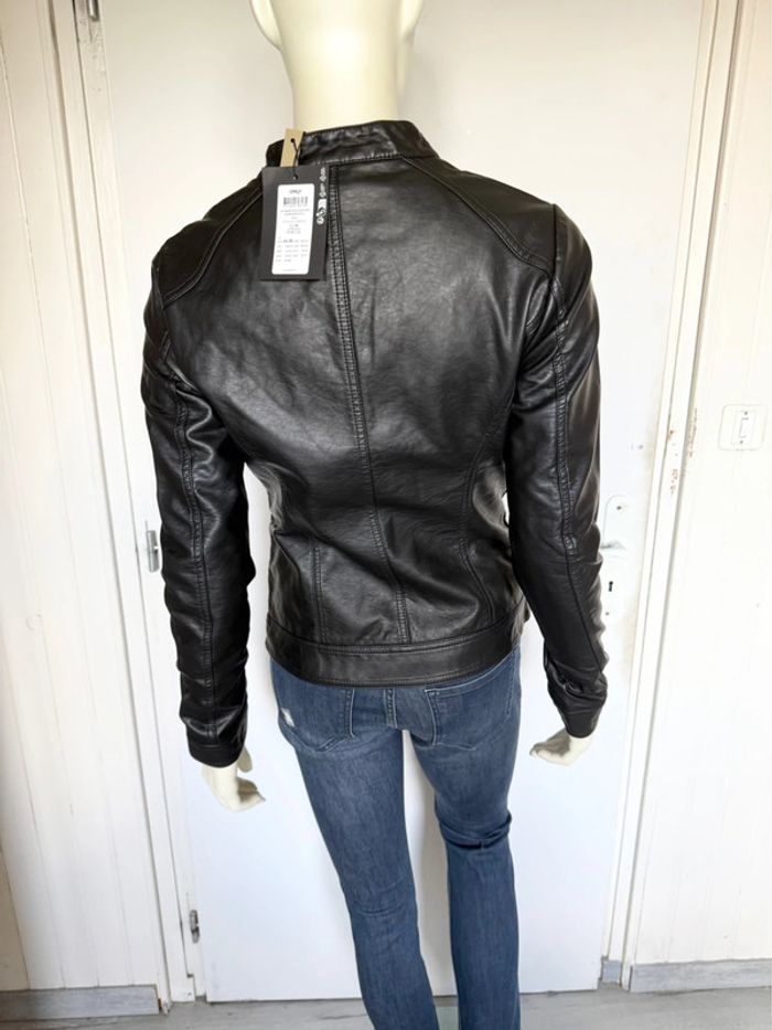 Veste en simili cuir ONLY – Taille 38 – noir – Neuf avec étiquette - photo numéro 6