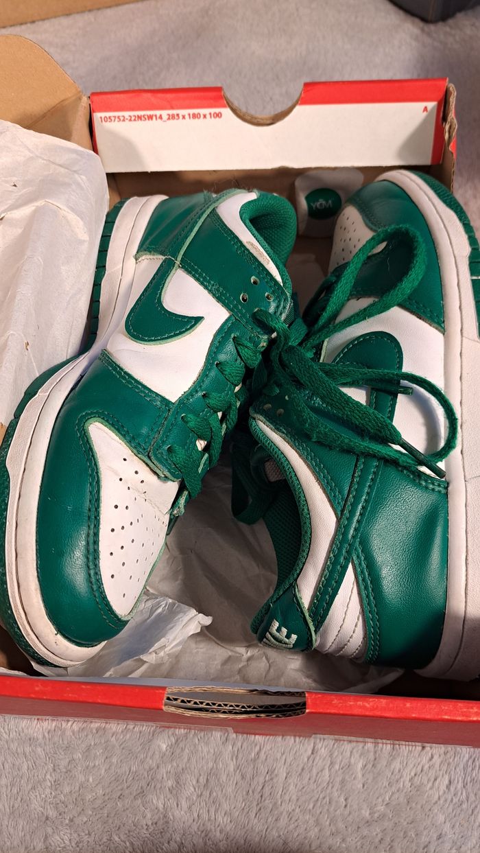 Chaussure Nike dunk low rétro pointure 36.5 vert et blanc - photo numéro 10