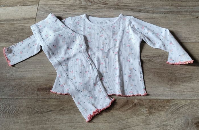 Pyjama léger fleuri taille 3 ans