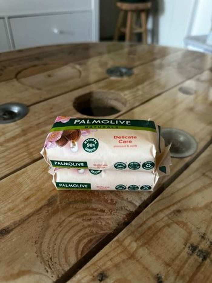 Lot de 2 savons neufs Palmolive (emballage abîmé avec le temps) - photo numéro 4