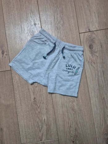 Short gris chiné "lulu castagnette " 3 ans en très bon état