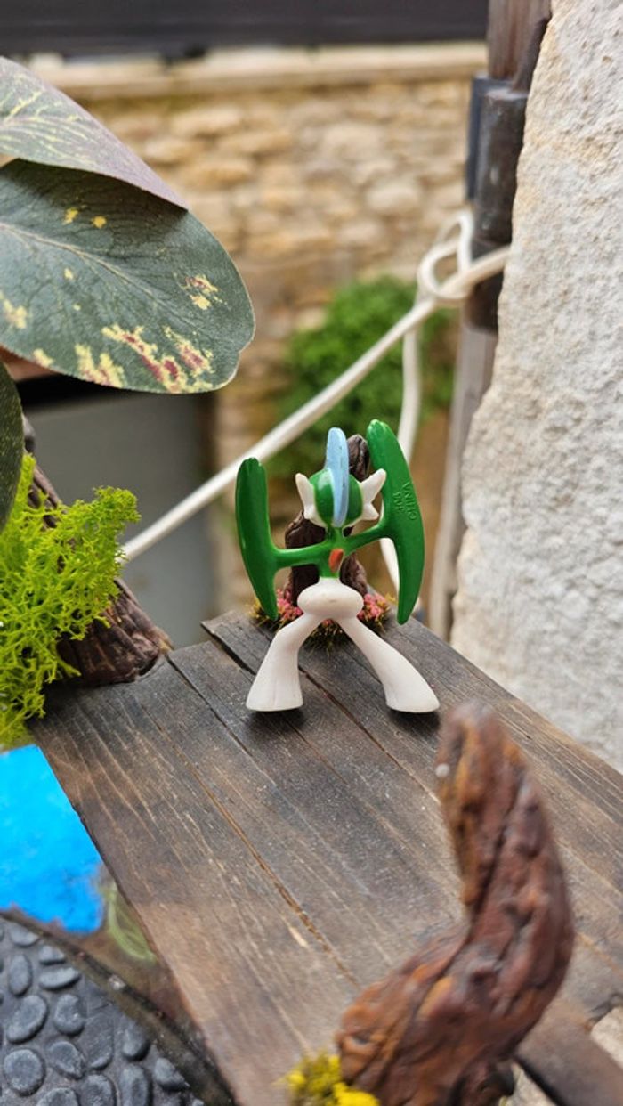 Super figurine Pokemon gallame - photo numéro 3