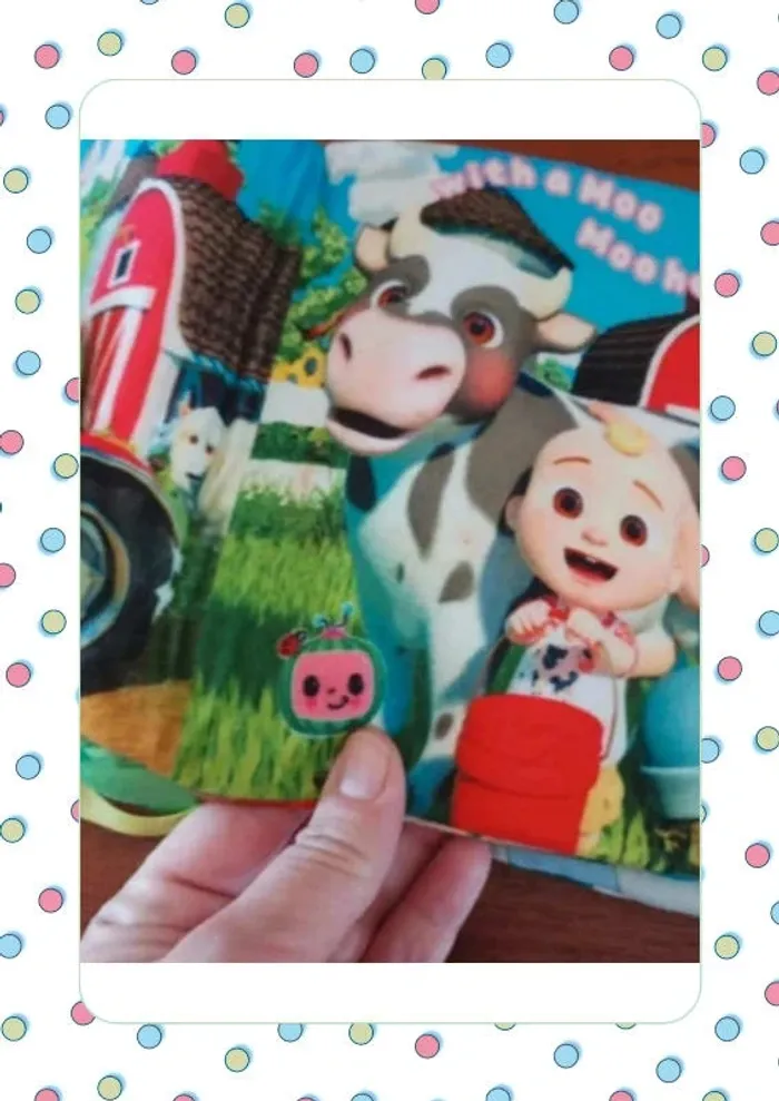 Livre interactif en tissus cocomelon - photo numéro 4