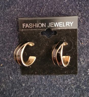 Anneaux noirs et dorés