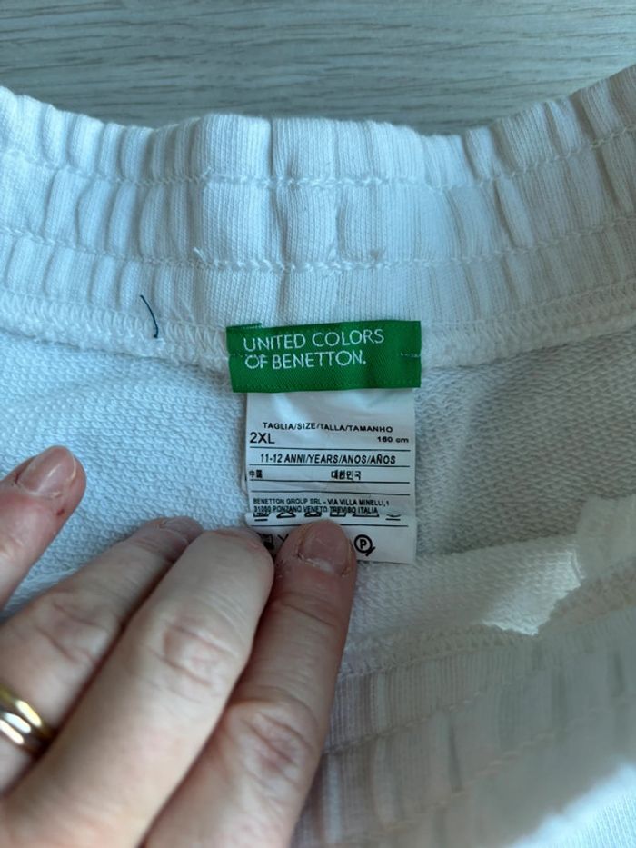 Short Benetton 11-12 ans - photo numéro 2