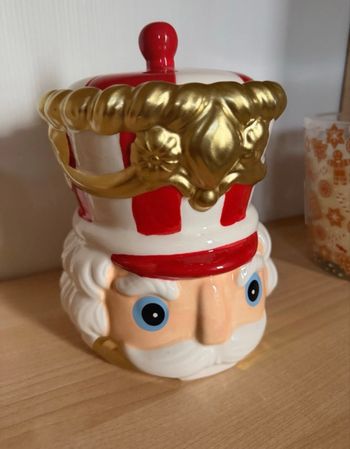 Pot à bonbons confiserie spécial Noël en forme de casse-noisettes