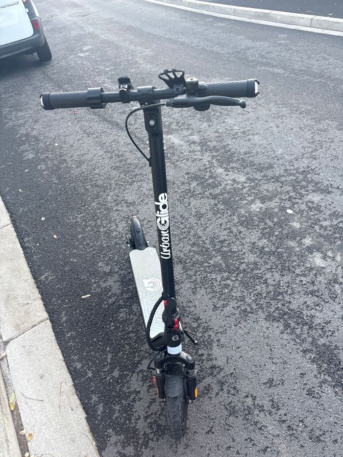Trottinette neuf urbain gllide  100v et plus chargeur acheter il y a une semaine - photo numéro 2