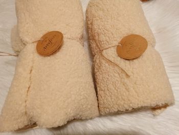 2 chemins de tables 3m/28cm, Effet peau de mouton neuf